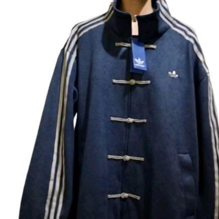 Adidas Jaket Original CNY Warna Biru Dongker Bahan Suede Nyaman Ukuran 2XL Jumbo LD 140CM CO/CEWEK