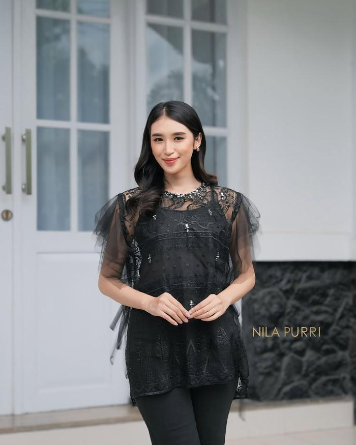Aurelia Embroidered Lace Top