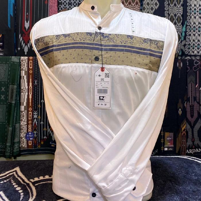 Kemeja Koko Ezolla slimpit Putih dengan Detail Motif Elegan dan Nyaman untuk Penggunaan Sehari-hari