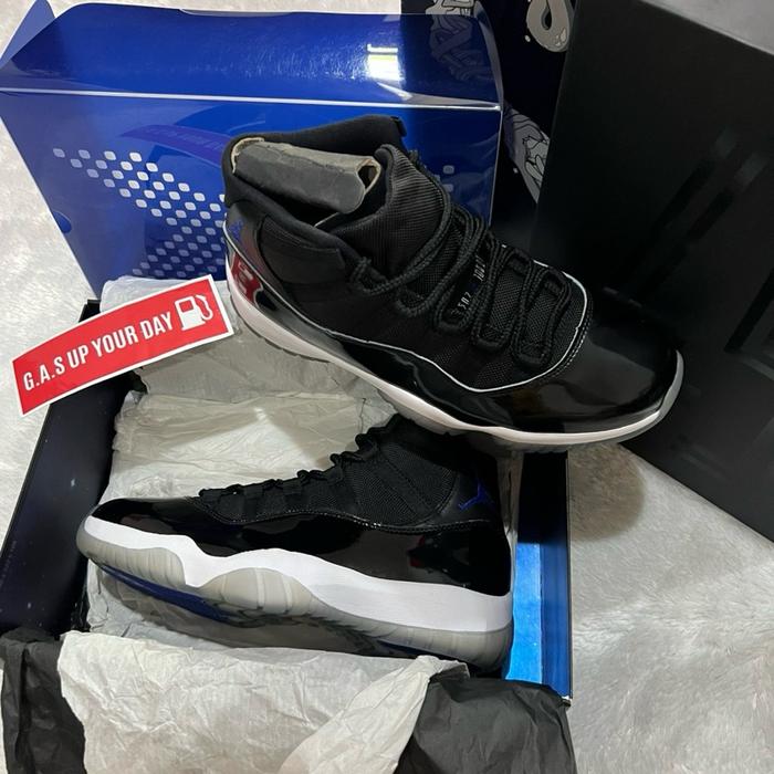 AIR JORDAN 11 RETRO • SPACE JAM