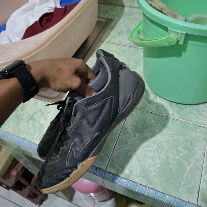 sepatu futsal specs untuk futsal cekit
