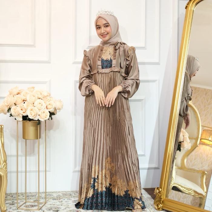 Dress plisket motif bunga