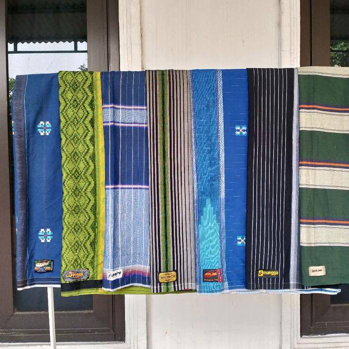 Sarung Mangga Hitam Preloved - Kain Tradisional Indonesia dengan Desain Eksklusif