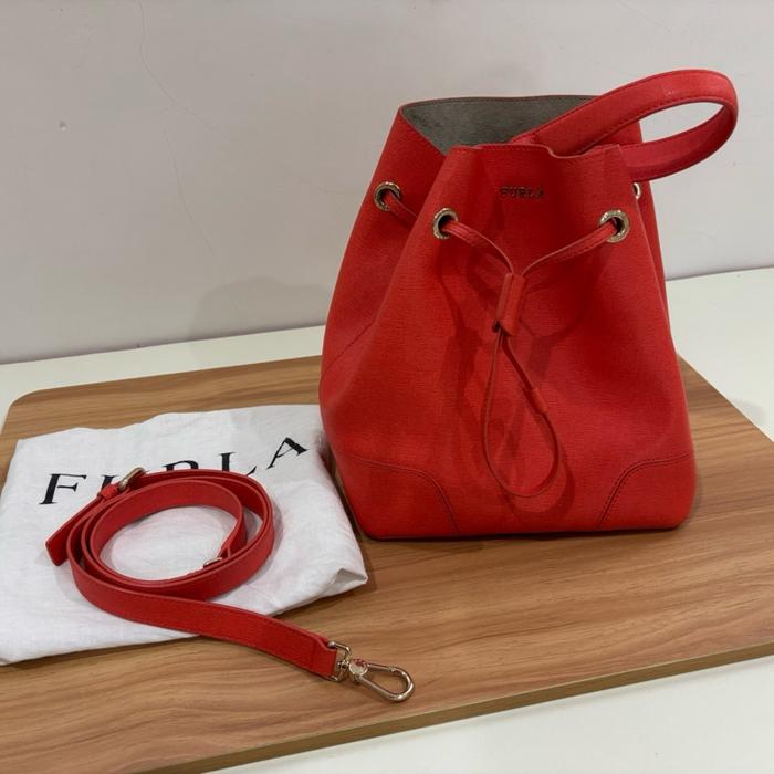 Furla Stacy Tas Tangan Merah dengan Tali Selempang Original Medium (SECOND/BEKAS)