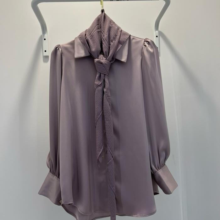 Netta Sunny Original Silk Premium Blouse Wanita dengan Desain Elegan dan Kualitas Terbaik