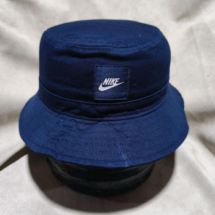 Topi bucket Nike navy bekas