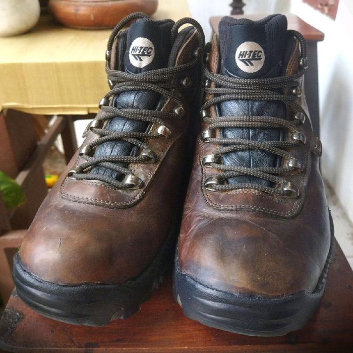 sepatu outdoor kulit seken brand Hi-tec  Waterproof sz 42
