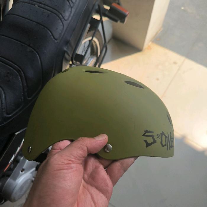 Helm S one Dewasa sesuai foto preloved.