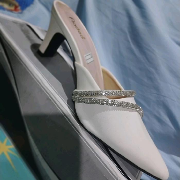 Fladeo Sepatu Wanita Heels Elegan dengan Rhinestone Putih Glossy Tumit Kecil Cocok untuk Berbagai Ac