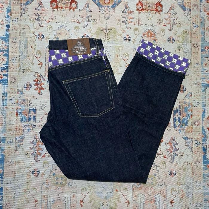 Xlarge Graphic Overprint PurpleJeans