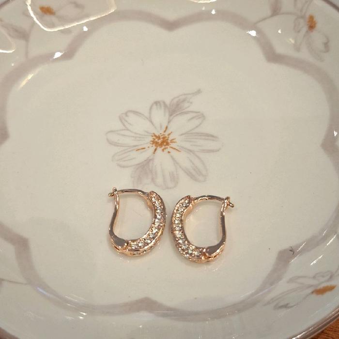 New Baru Anting Earrings Crystal Kristal White Putih Clear Kristal Pesta Party Cantik Bulat Cantik S