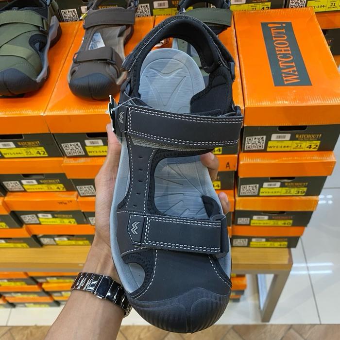 Sandal watchout Pria black dengan Desain Tali Kekinian dan Sol Nyaman untuk Aktivitas Sehari-hari ku