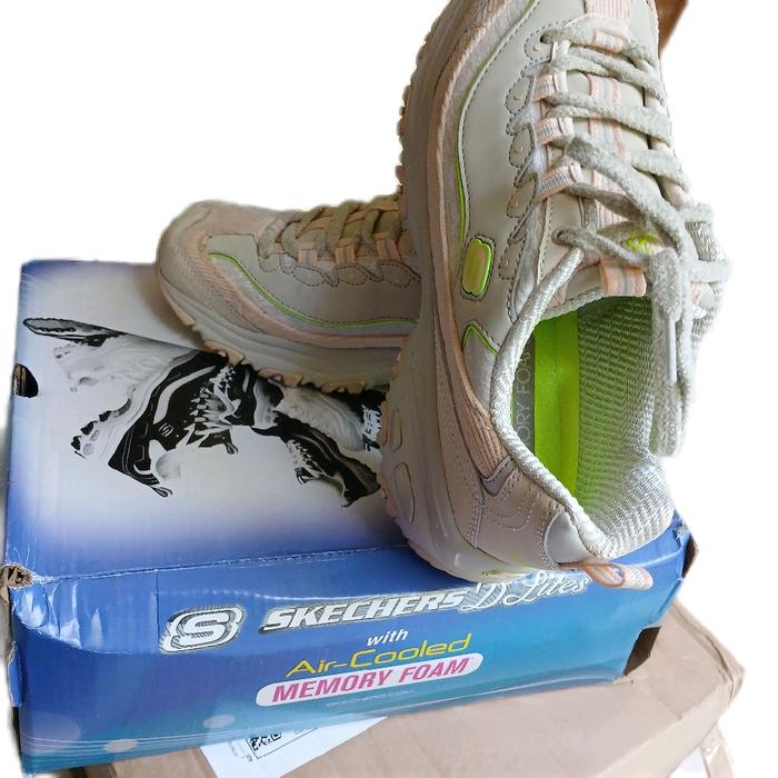 Sepatu Skechers d'lites for women size 39 insole 26. Second no minus 1x pakai Casual Sneakers Shoes 
