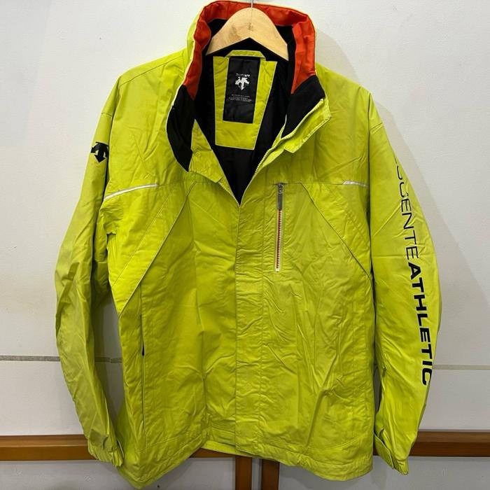 Jaket gunung second like new Descente