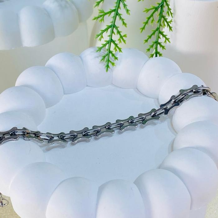 Gelang rantai warna silver titanium laki-laki