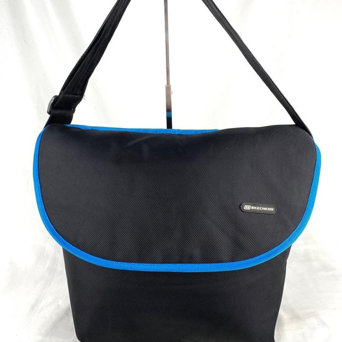 Skechers Sling Bag Tas Selempang Pria Hitam & Biru dengan Desain Modern dan Fungsional