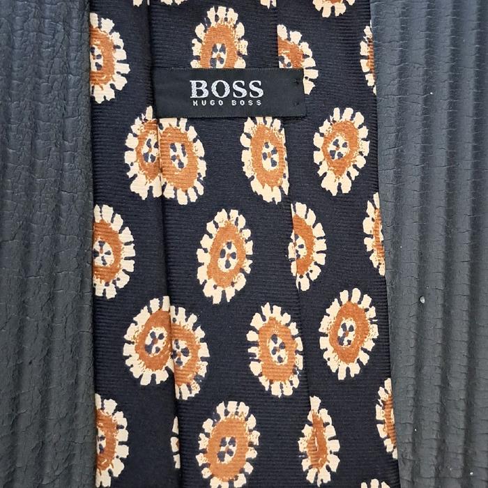 Dasi (neck tie) pria dewasa merk Hugo Boss, Germany. kondisi second: kondisi like new tidak ada caca