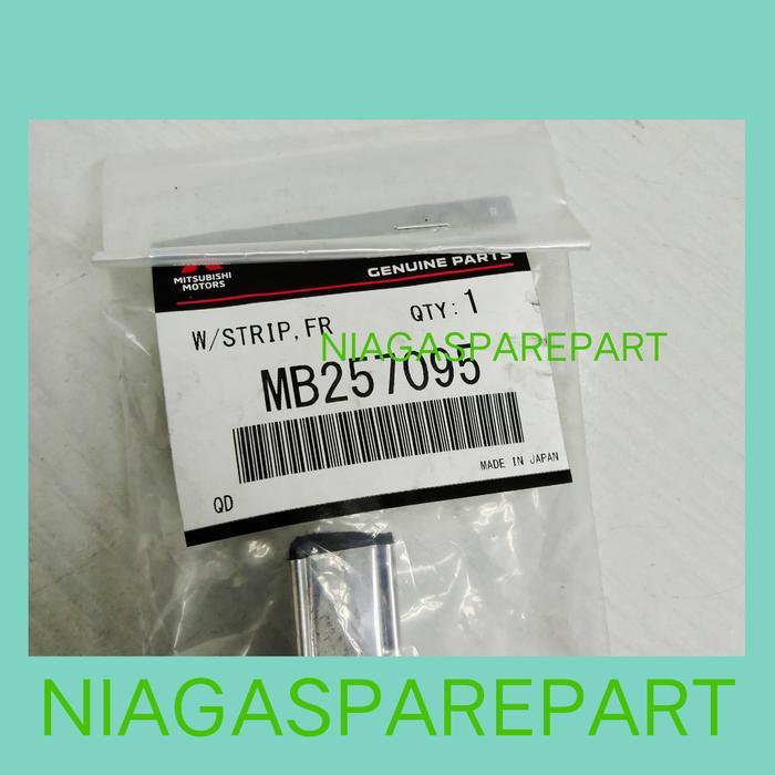 KARET PELIPIT KACA DALAM KIRI L300 - MB257095 MITSUBISHI KI1