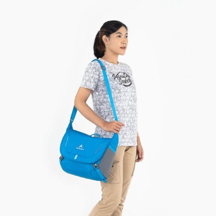 Tas Selempang Wanita Eiger Kuruvinda 3.1 Shoulder Bag Warna Biru dengan Kompartemen Utama Organizer 