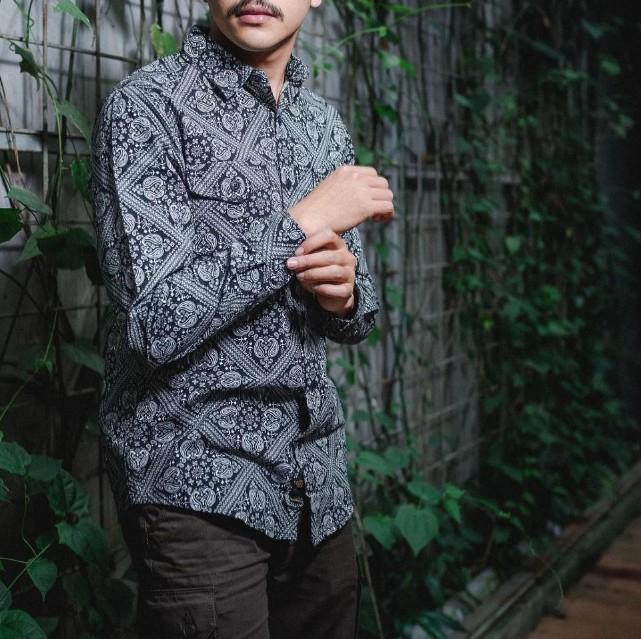 Kemeja Pria Eiger H401 Peasley 1989 Lengan Panjang Corak Batik - Black