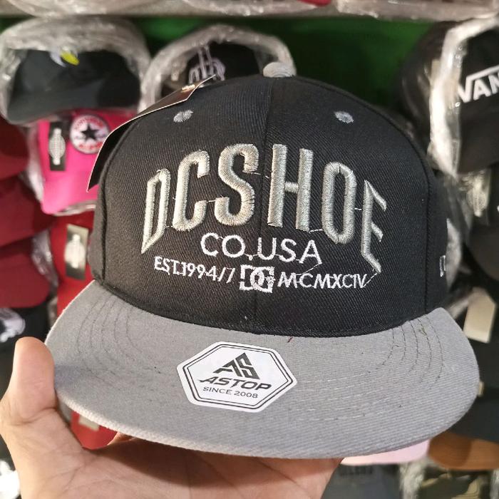 DCSHOE Topi Snapback Hitam Abu-abu Est.1994/1 MCXCV ASTOP SINCE 2008 untuk Gaya Anda