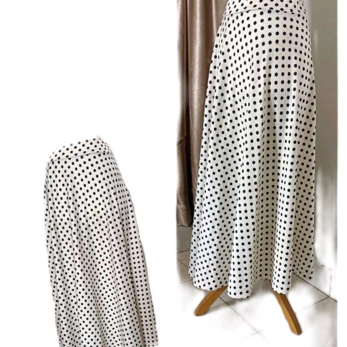 rok spandek motif polkadot wrna putih tulang