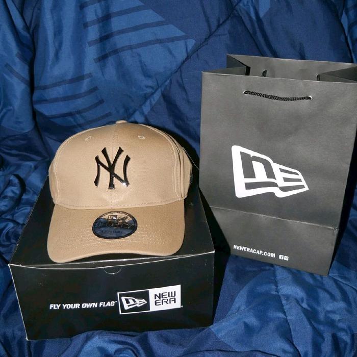 Topi Baseball MLB Cap New Era Logo NY Metal Cream Silver Topi Baseball New Era Hat Logo New York Pla