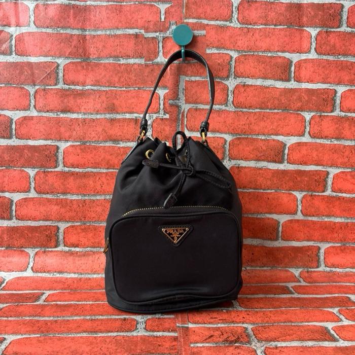 TAS TOP HANDLE SERUT MINI WANITA PRADA MILANO ITALY NYLON SECOND BRANDED HITAM / TAS TENTENG MINI PR