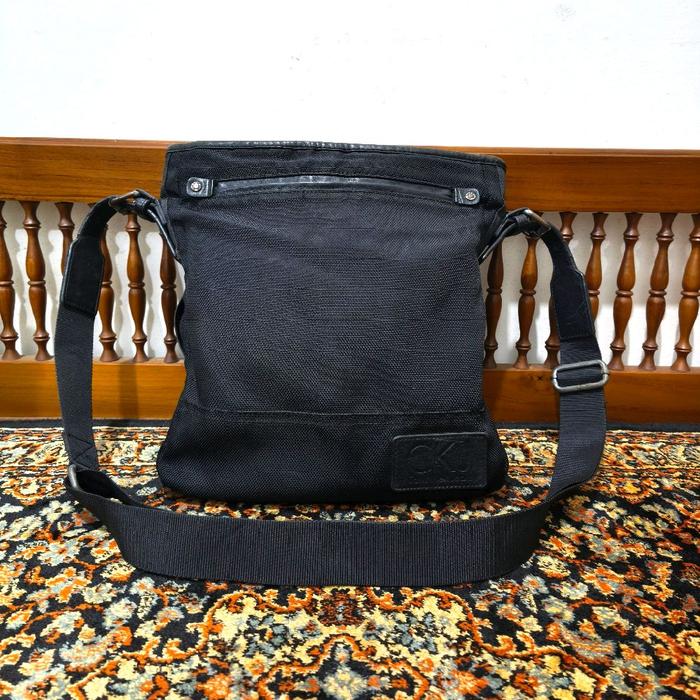 tas selempang calvin klein jeans