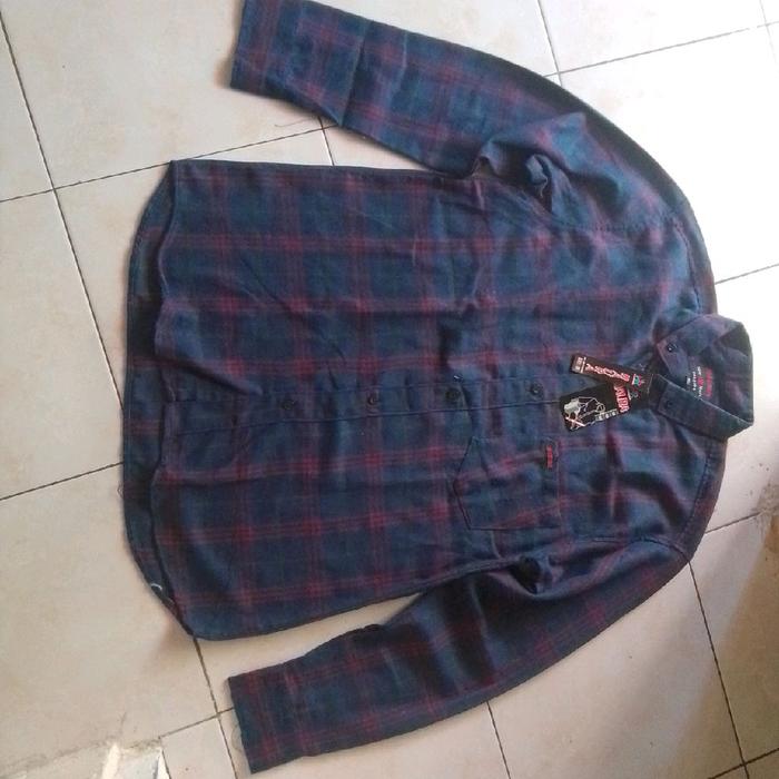 Kemeja Plaid Biru Garis Merah Desain Klasik Ukuran XL untuk Cowok dan Cewek