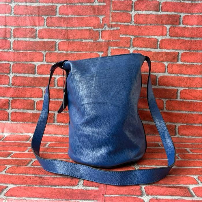 TAS SLING TABUNG WANITA KULIT ASLI SECOND BRANDED BIRU / TAS SELEMPANG WANITA KULIT ASLI SECOND