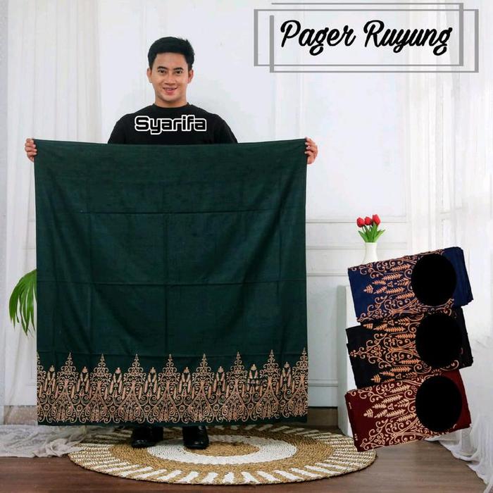 Sarung Motif Pager Ruyung Rayon Muslim Dewasa Santri Hitam Batik