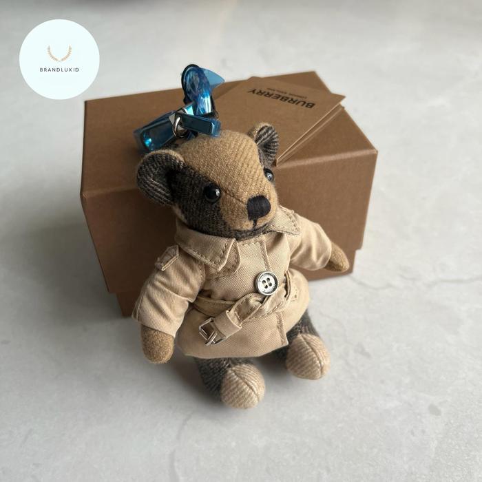 Burberry thomas bear charm in trench coat