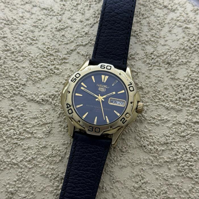 Arloji Jam tangan Seiko 5 Sport 7s36c Gold Black dial Second Preloved