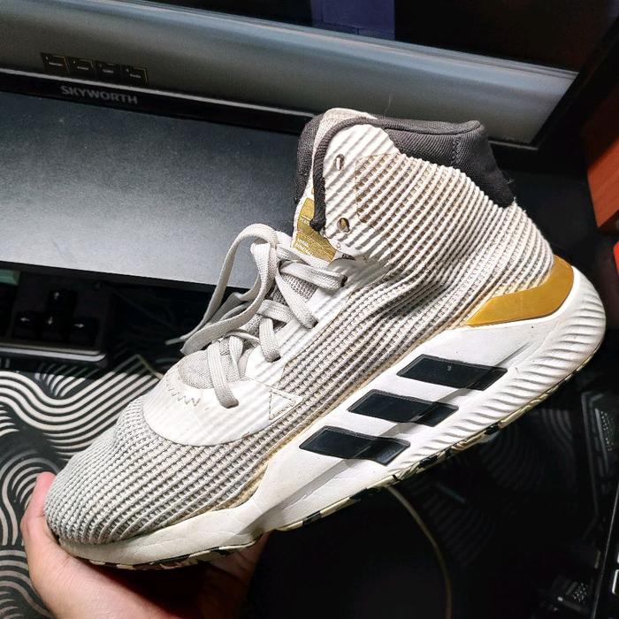 Sepatu Adidas Pro Bounce 2019 'White Gold Metallic' EE3896 Size 44/45 Bekas Second Preloved