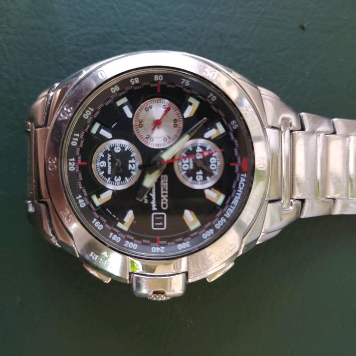 Seiko Black Dial Quartz Chronograph 7T62-0FRO Sapphire Crystal.