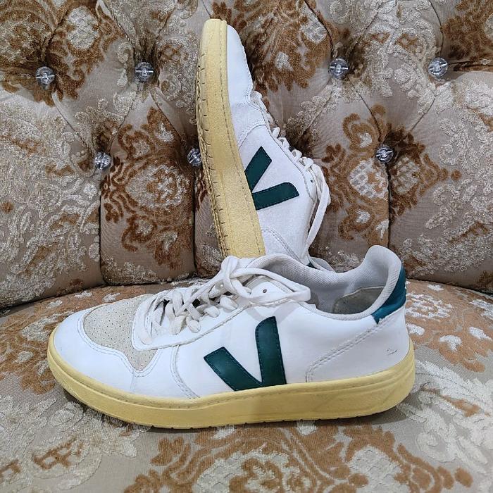 Veja V-10 sepatu veja V-10