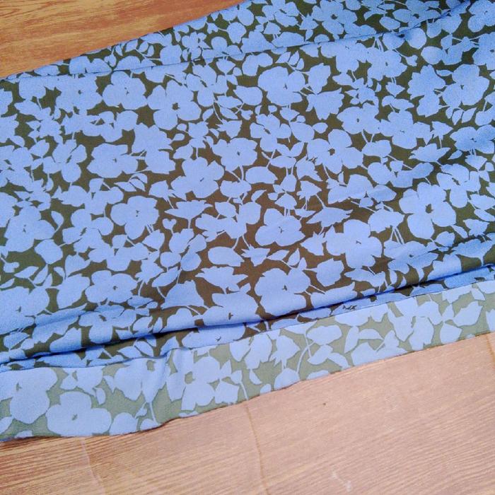 Kain Satin Silk Motif Bunga Biru Dongker / Cokelat | Bahan Gamis Dress Blouse Premium