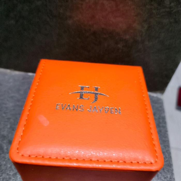 Evans Jayden - Kotak Kado Oranye dengan Logo EJ - Evans Jayden