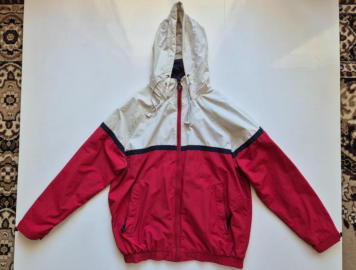 GIORDANO Jaket Windbreaker Outdoor Colorblock dengan Desain Hoodie dan Zipper Merah Putih