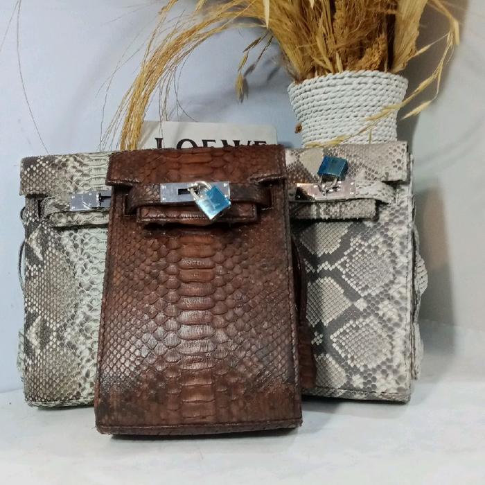 tas gembok keren, tas keren tas gembok, tas cowok keren, tas terbuat dari bahan kulit reptil asli