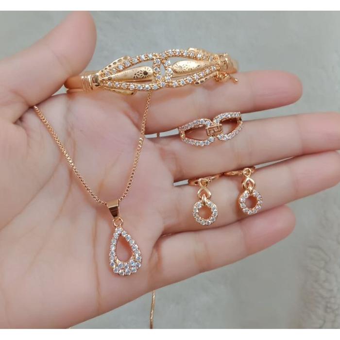 Set Perhiasan 5pcs MN3 Emas Gold Bahan Titanium Wanita Dewasa Anti Karat Realpict Terbaru Simple Ele