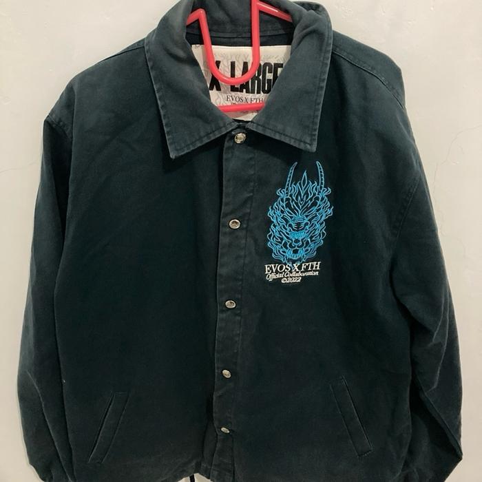 Coach Jaket Evos X Fth dengan Desain Dragon Biru dan Logo Resmi