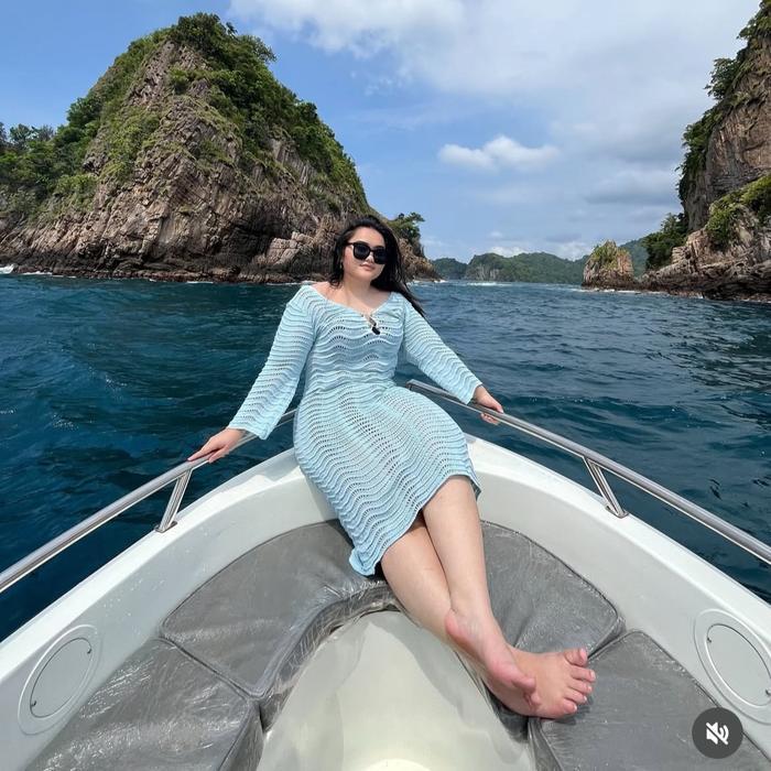 Adelaide Outer Dress Crochet Rajut Luaran Swimwear Bikini Cover Ups Blue Biru White Putih Dress Pant