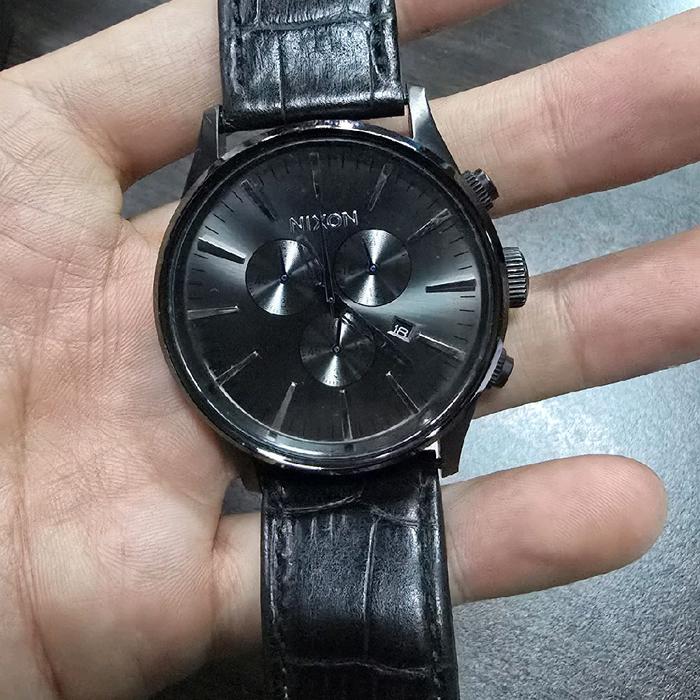Nixon sentry chrono leather second preloved