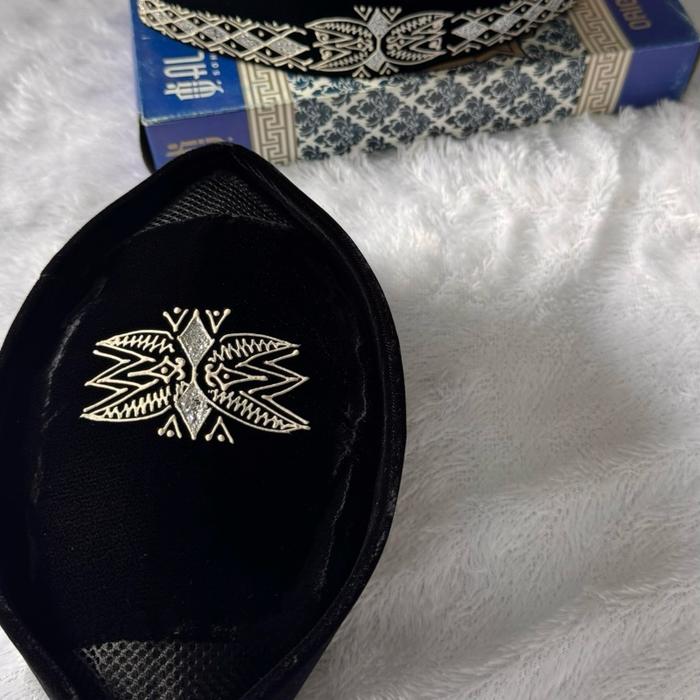 Peci sabar motif, peci sabar