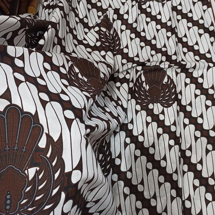 Kain Batik Jarik Motif Parang Garuda Latar Putih Sogan Jogja