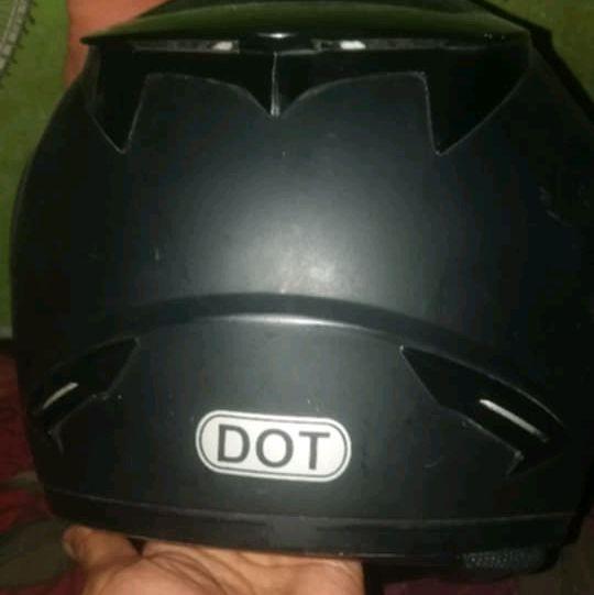 Helm KYT dengan Sertifikasi DOT - Perlindungan Optimal untuk Pengendara Motor Anda