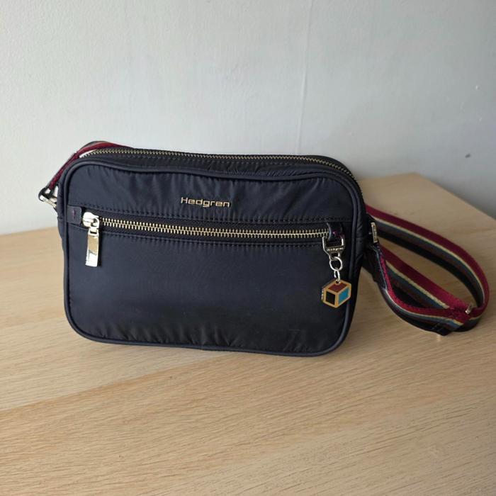 Tas Selempang Wanita Hedgren Hitam Sling Hedgren Charm Spark Crossbody Bag