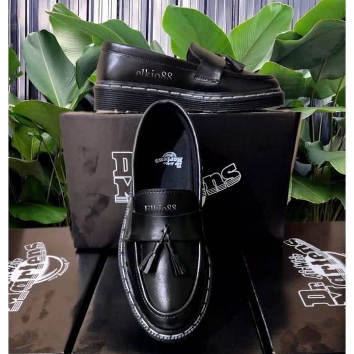 FREE BOX. SEPATU DR. MARTENS LOAFERS BLACK & WHITE. SEPATU VANNY LOAFERS DOKMAR UNISEX TERLARIS. FOR